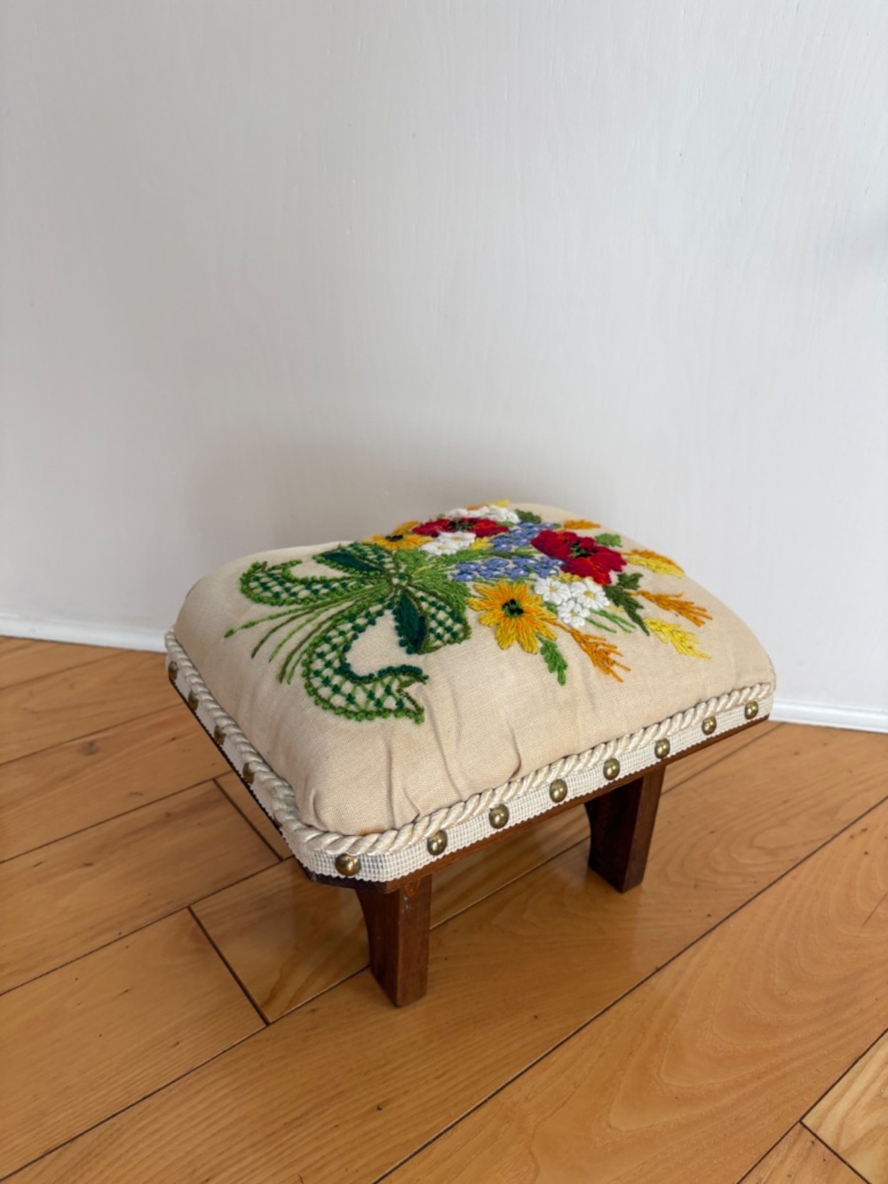 Vintage Hand Embroidered Footstool Cottagecore Needlepoint Wooden Cricket Stool - Picture 2 of 14